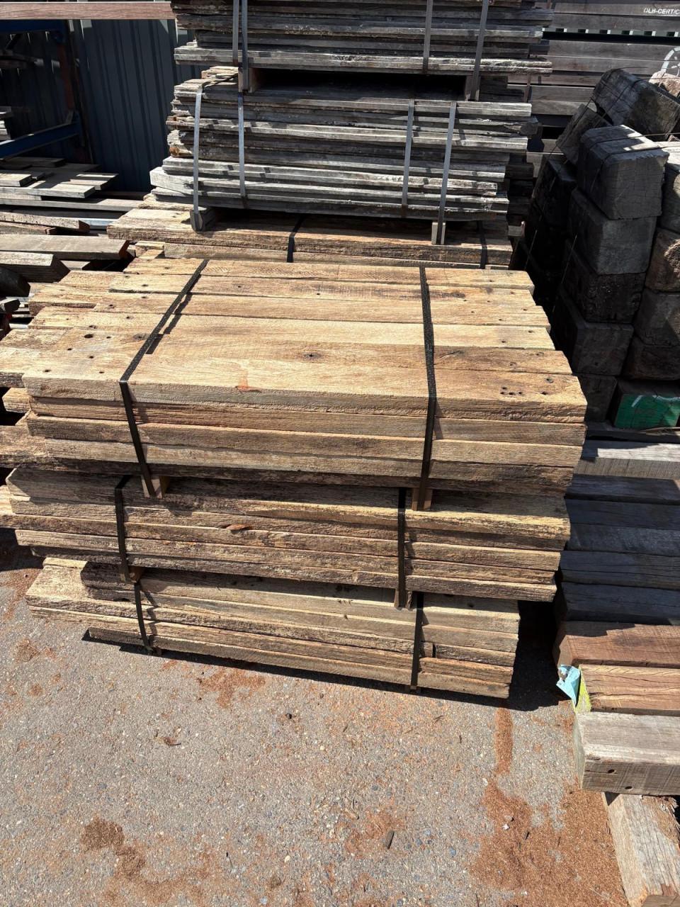 Gebruikte Hardhouten balken 150x60 mm | 1400 mm