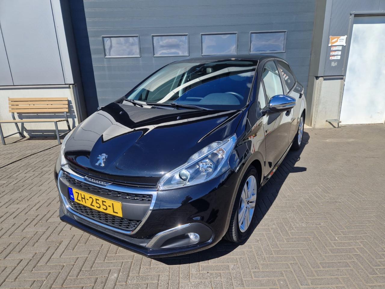 TE KOOP PEUGEOT 208 1.2 PURE TECH SIGNATURE EURO 6 EERSTE EIGENAAR