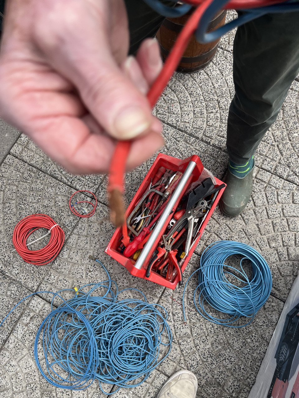 Installatiedraad met harde kern en bundeldraad. Accudraad