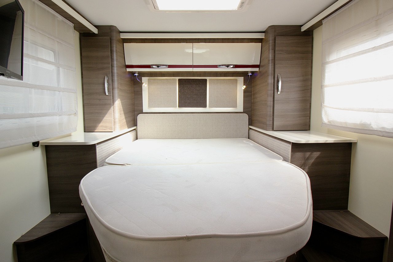 Mclouis Carat 879G (Queensbed+Hefbed, Nieuwstaat,Eerste eigenaar,21956KM!!)