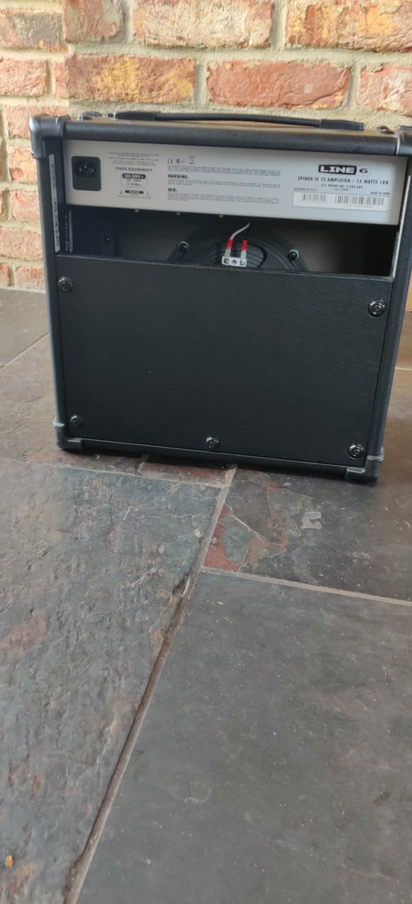 Line 6 15w guitar versterker , prima staat.