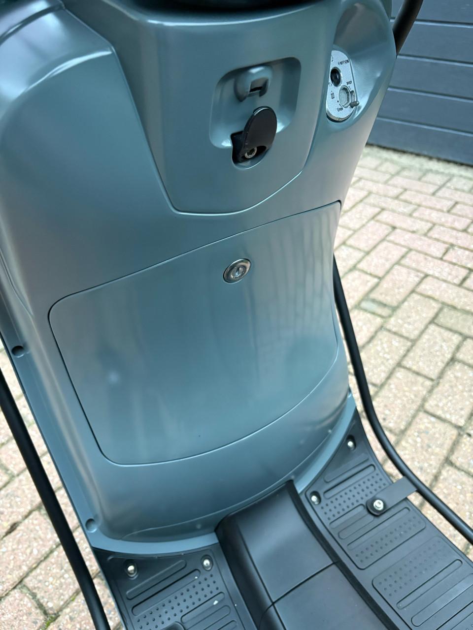 Btc scooter blauw kenteken