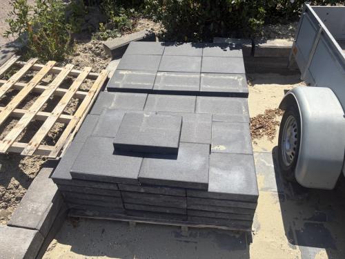 Betontegels Excluton nero 40x30 (ongebruikt)