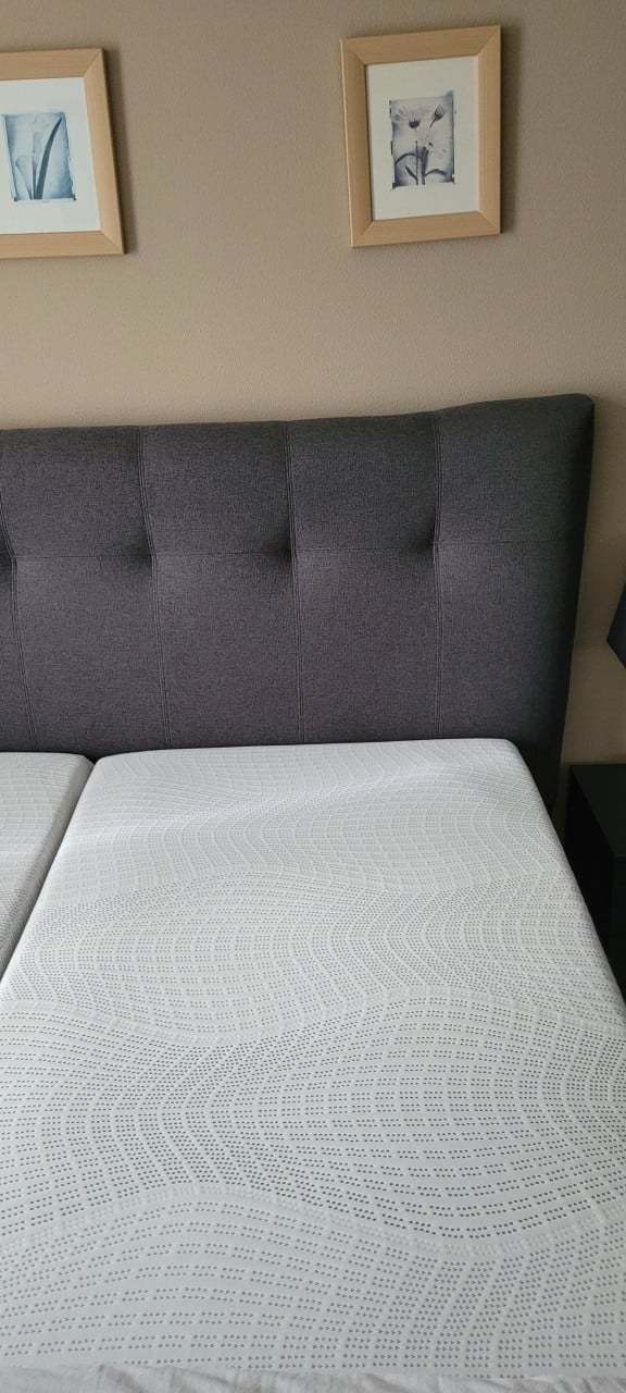 BED MET MATRASSEN 180 X 200 SLECHTS 4 MAANDEN OUD. KASSABON AANWEZIG