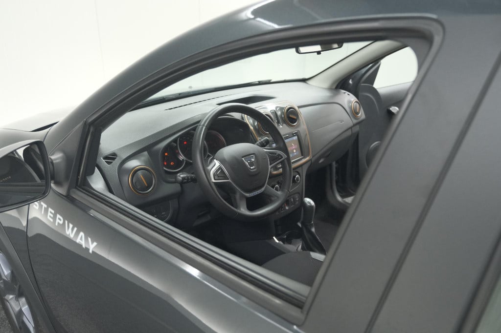Dacia Sandero Stepway tce 90 sl | camera | navigatie | parkeersensoren | cr