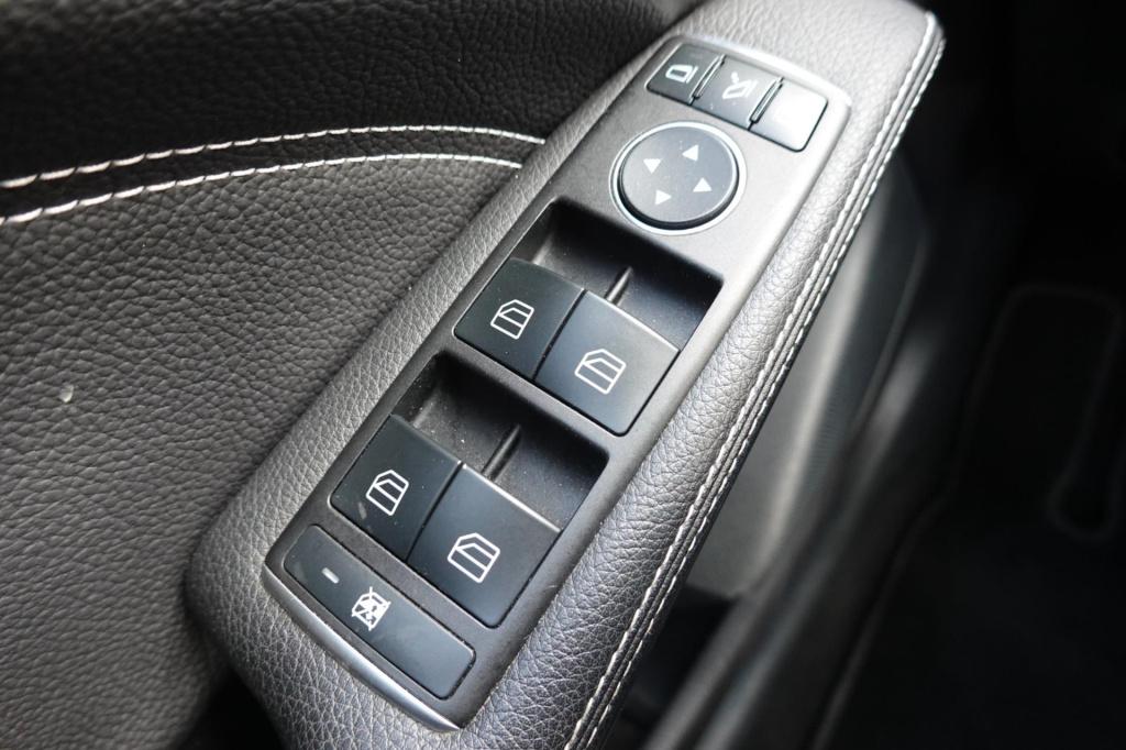 Mercedes-Benz Cla shooting brake 180 orangeart edition