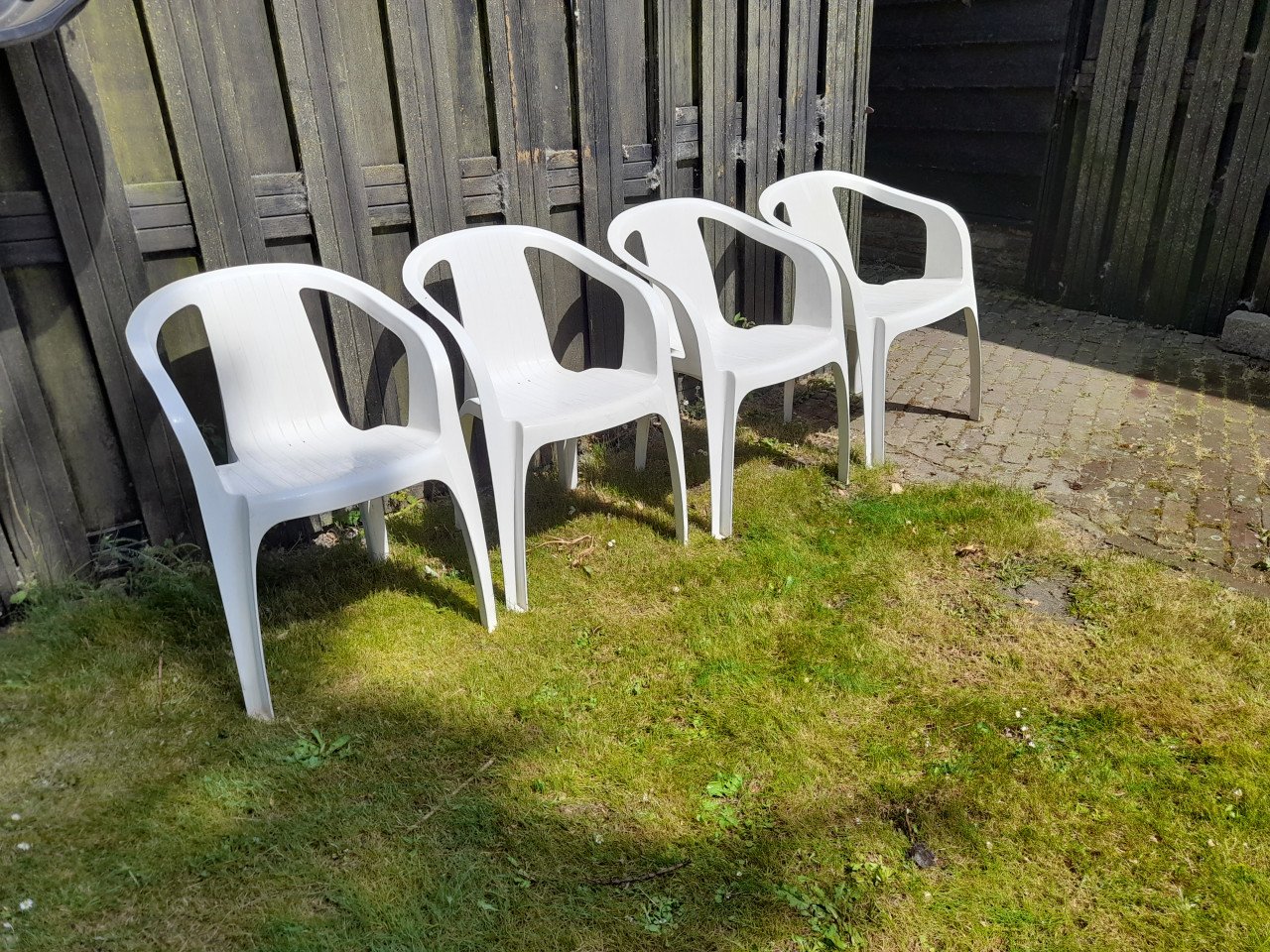 4 x Hartman stapelbare tuinstoelen (in goede staat )
