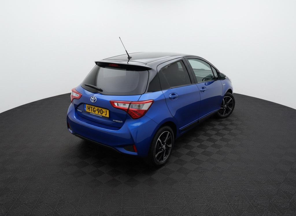 Toyota Yaris 1.5 hybrid bi-tone