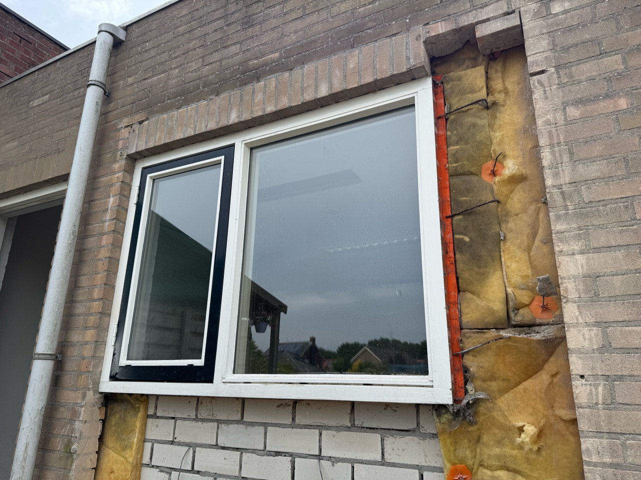 Diverse bouwmaterialen oa 2xCV installatie 2008, deur incl kozijn