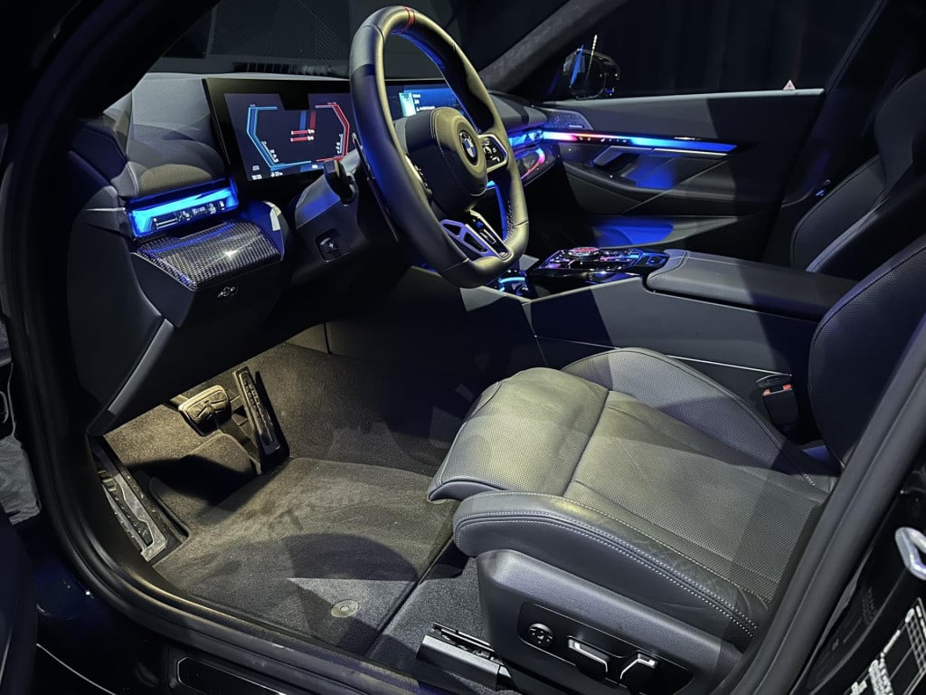 BMW M5 5-serie *limousine v8 m hybrid*carbon extr*b&w*alcantarahemel*nl-aut