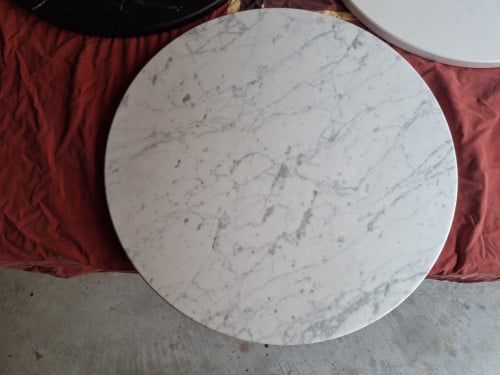 Tafelbladen rond marmer