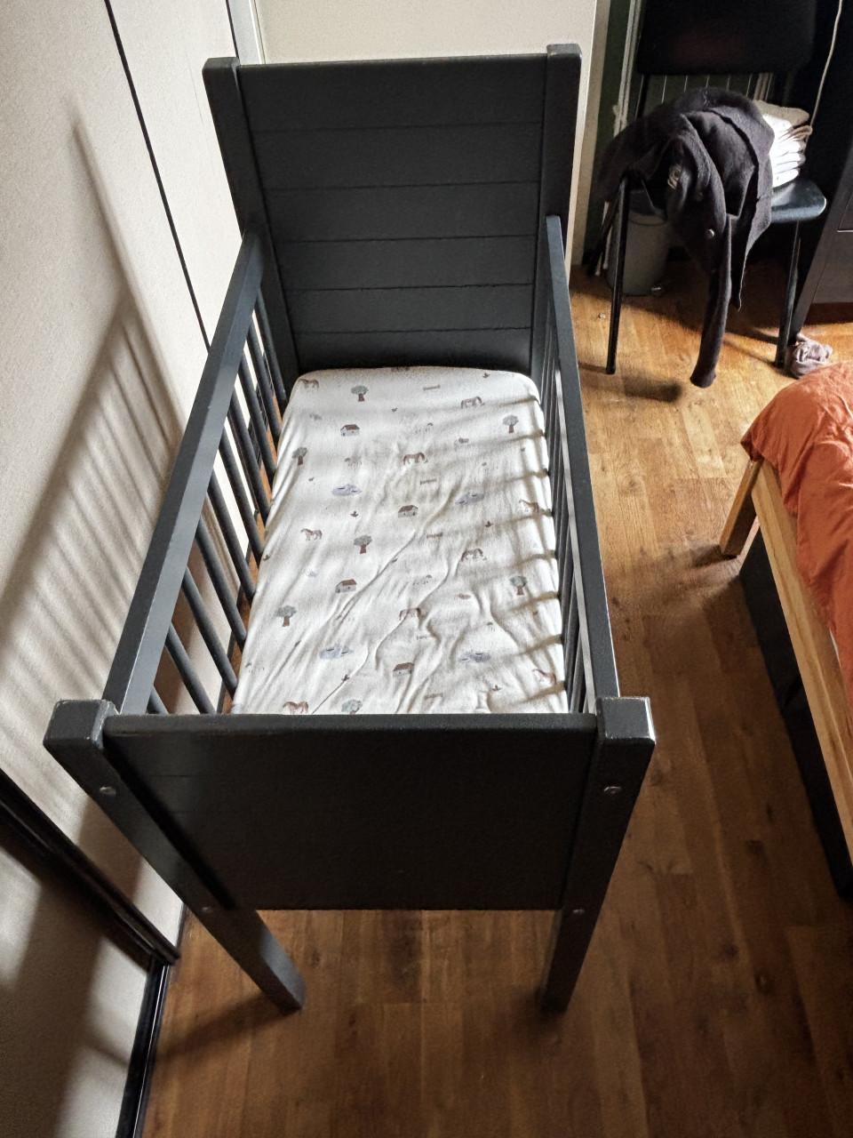 Wiegje / babybedje antraciet incl matras