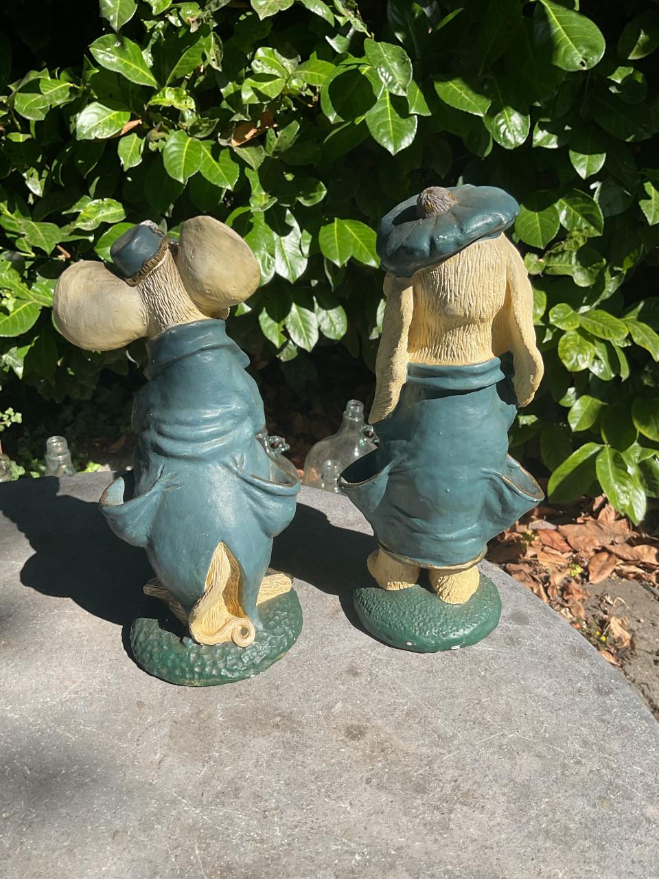 Dierenfiguren in kleding