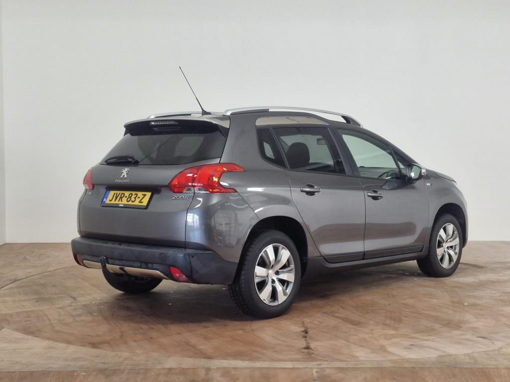 Peugeot 2008 1.2i style