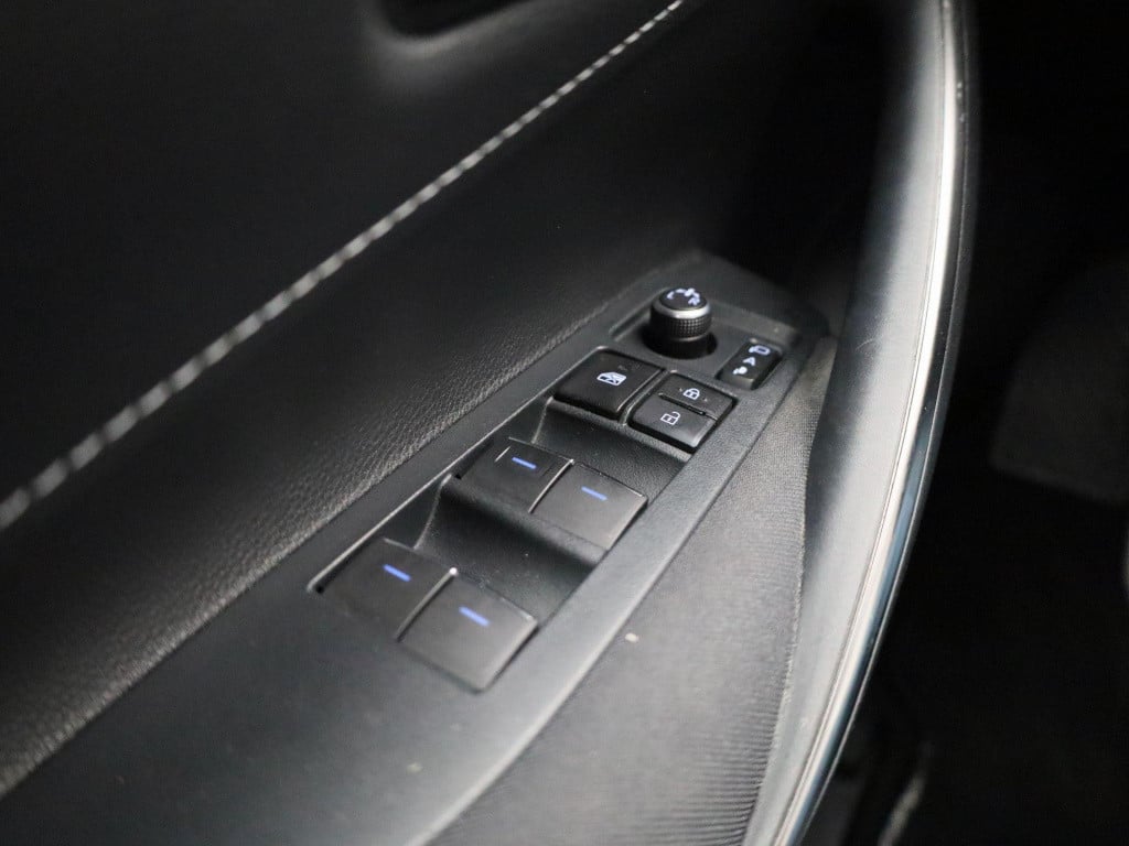 Toyota Corolla 2.0 hybrid dynamic | automaat | lmv | cruise control | stoel