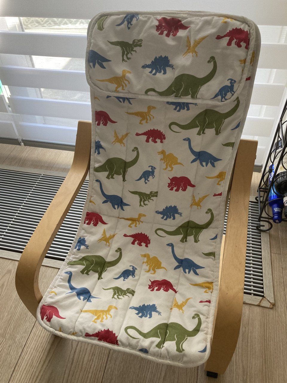Poang kinderfauteuil Ikea met dinosaurus hoes