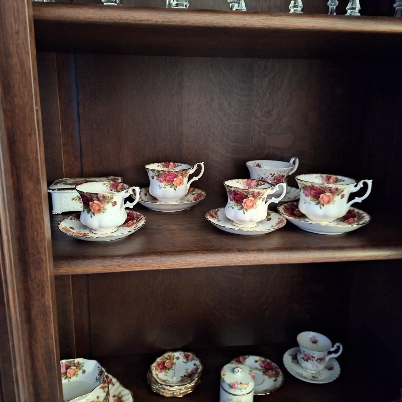 Diverse kopjes van Royal Albert