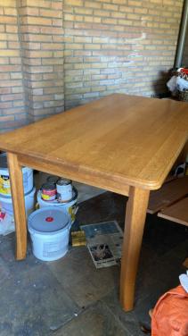 Gratis eetkamertafel met stoelen