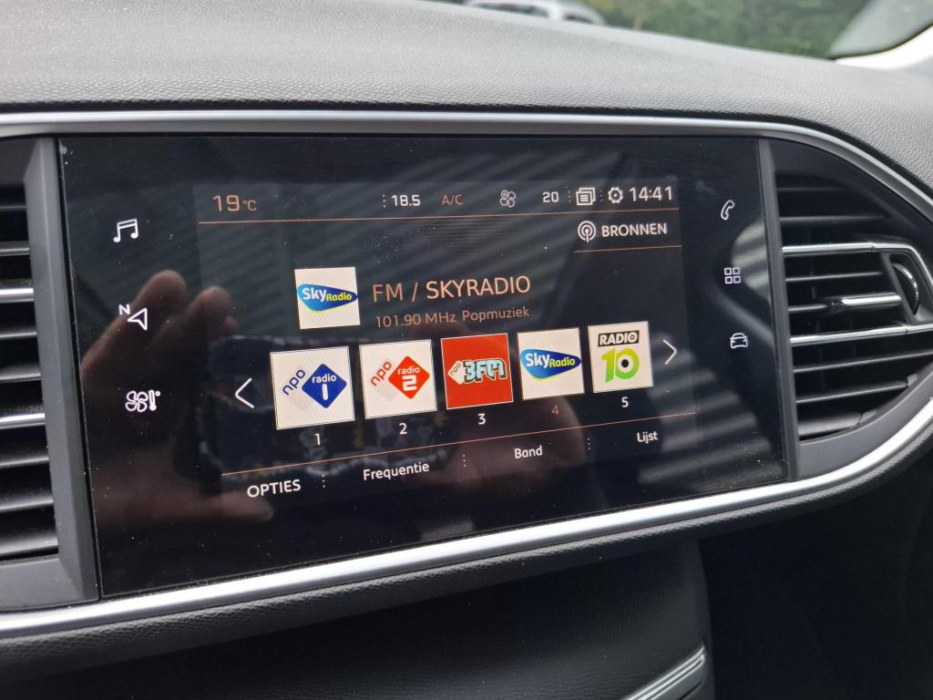 Peugeot 308 sw 110 blue lease active pano/nav/cam