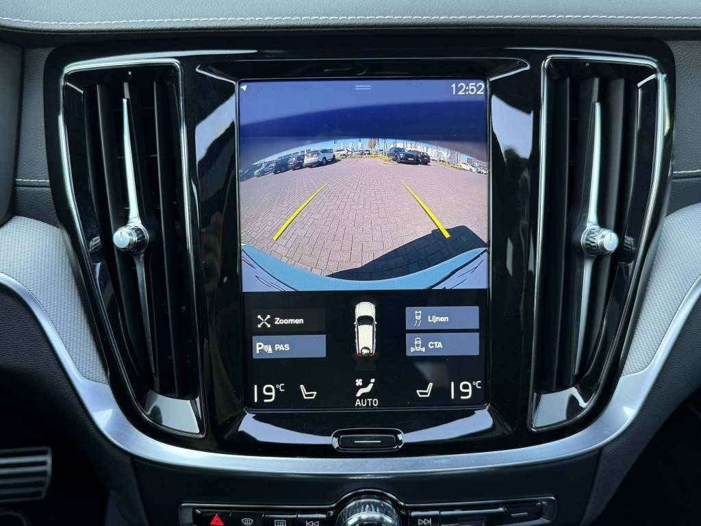 Volvo V60 t6 340pk recharge r-design| panodak| adap.cruise| h&ksound| came
