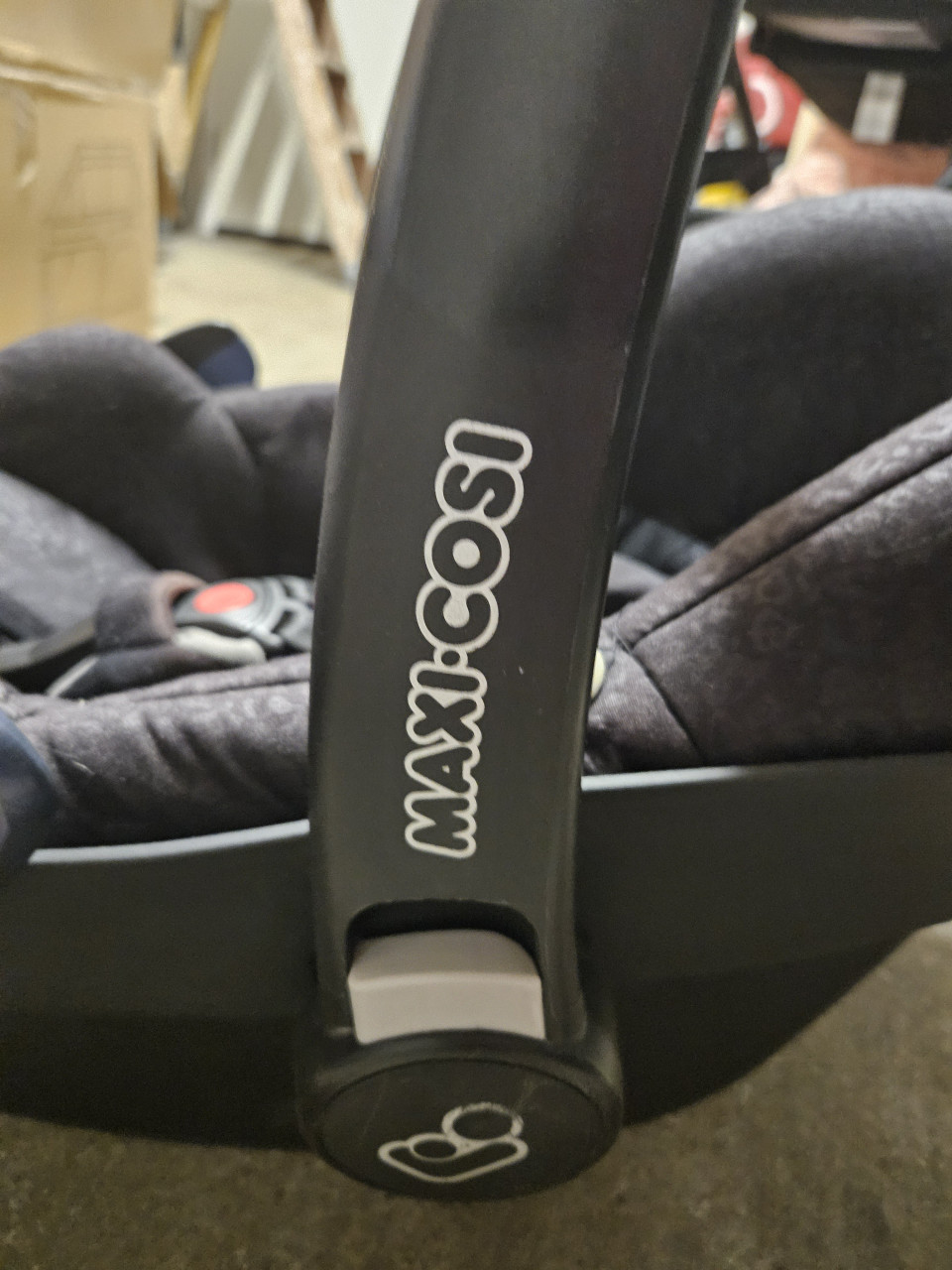 Maxi Cosi + base + gratis hoes