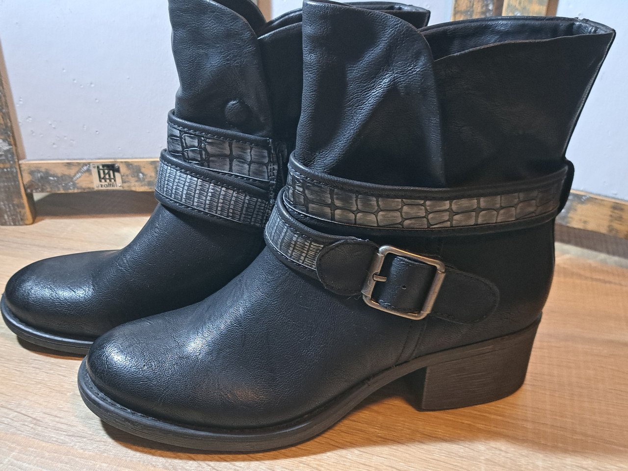 Diverse nog mooie (z.g.a.n. en nieuwe) schoenen, gympen, laarzen