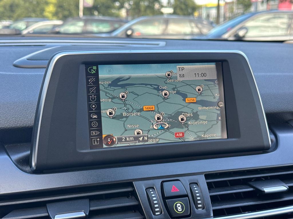 BMW 2-serie gran tourer 220i luxury 7p. * trekhaak * leer * panoramadak * n
