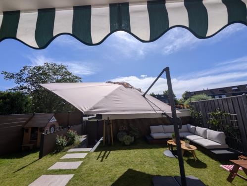Grote zweefparasol 300*400 cm met stevige hoes en tegels