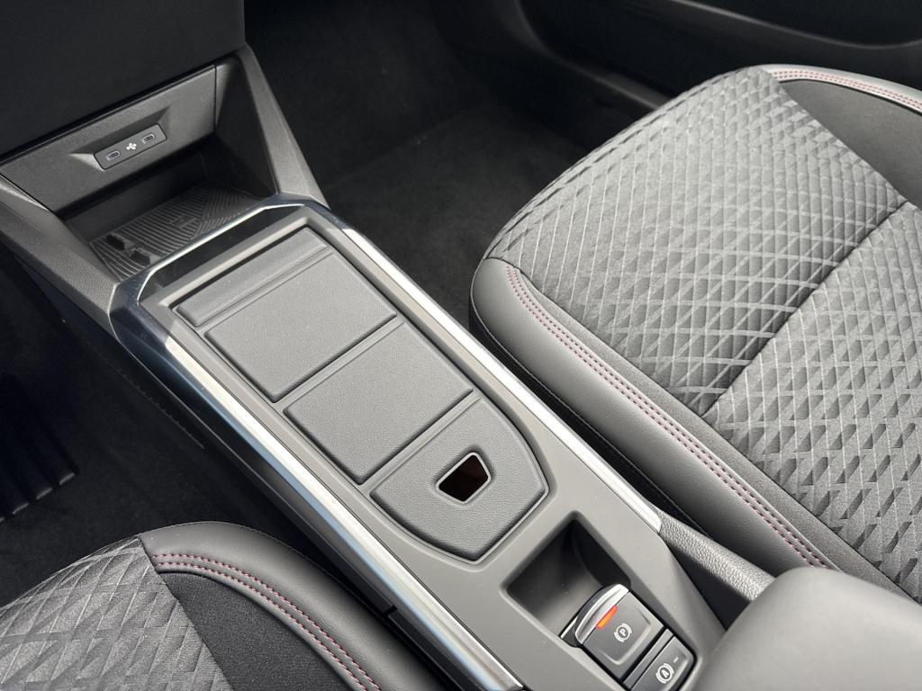 Renault Clio new 1.8 hybrid 160 techno pack première, direct leverbaar!!