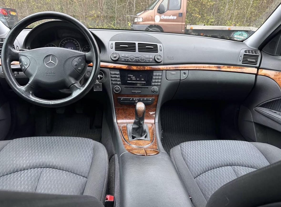Mercedes E200 compressor Airco, Cruise, trekhaak, handgeschakeld