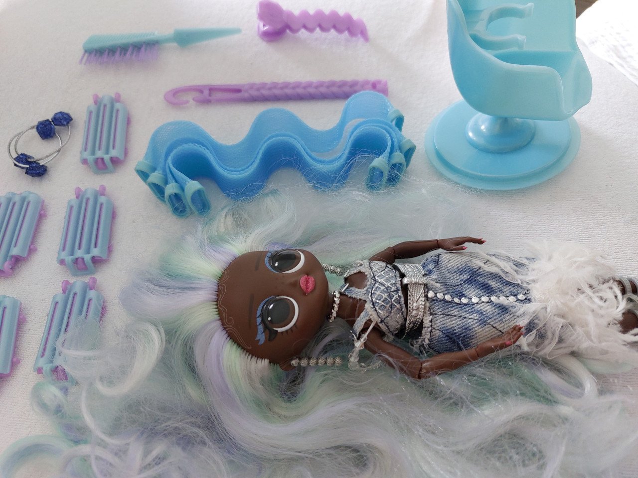 LOL pop  met haaraccessoires 24 cm.