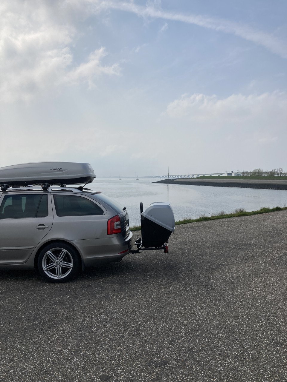 Trekhaakkoffer kantelbaar met basis Thule 420 liter te koop