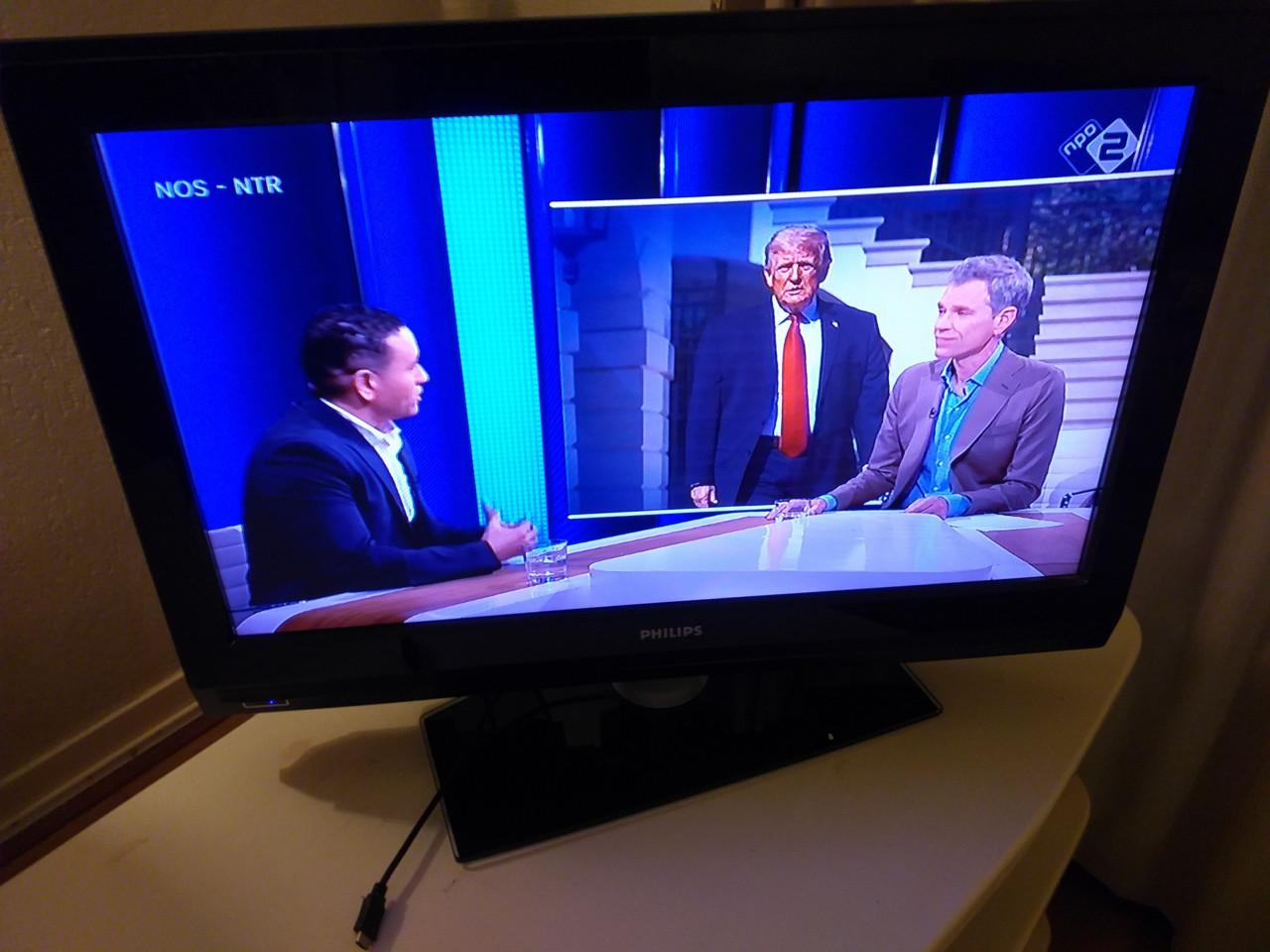 """" PHILIPS 81 cm TELEVISIE EN HUMAX DECODER EN ALLE HANDLEIDINGEN""""