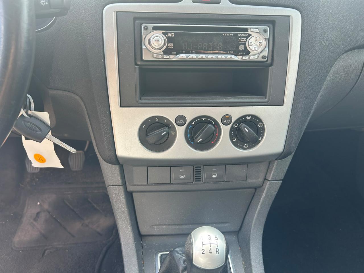 Ford Focus Wagon 1.6-16V Futura In de opties! APK Vol Jaar