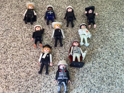 60 verschillende Playmobil poppetjes.