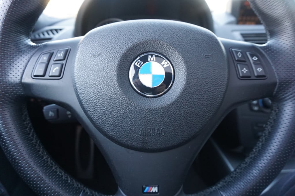 BMW 1 Serie 120i executive automaat - climate / navi / pano / cruise / park