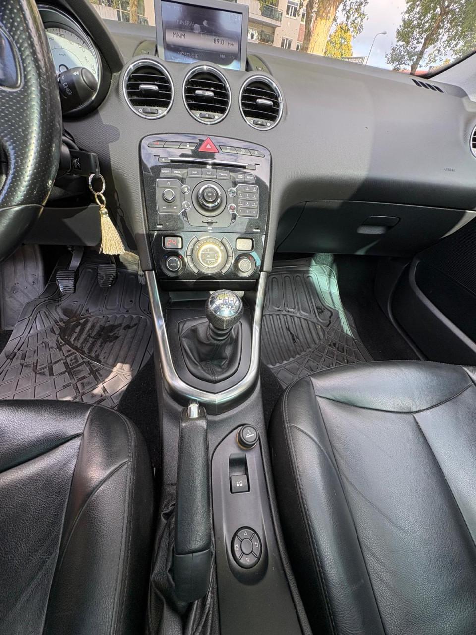 Peugeot 308 1.6THP SW 7 personen wagen Panoramadak