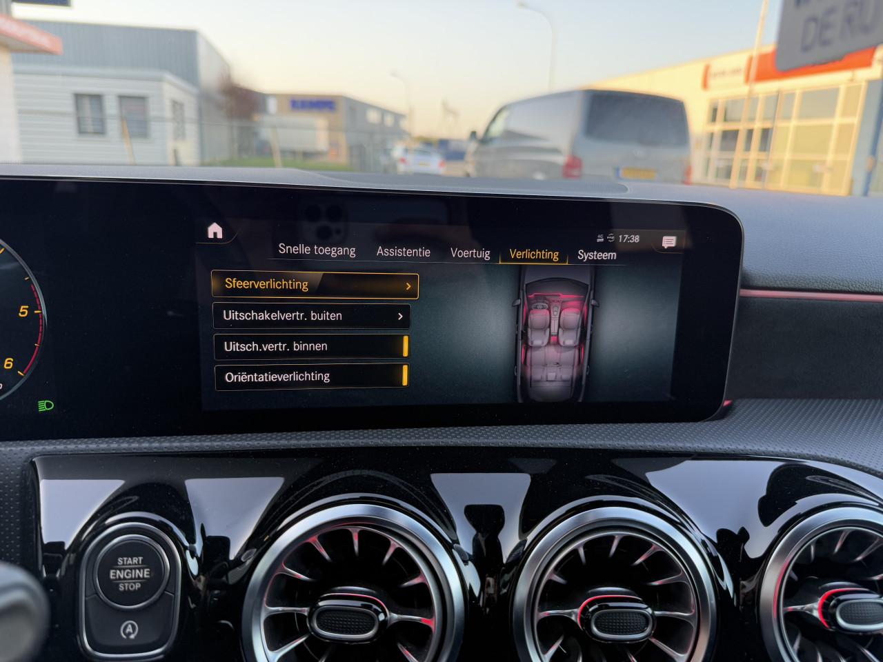Mercedes-Benz A-klasse - 180 d AMG | Widescreen | Camera | Sfeer | Carplay