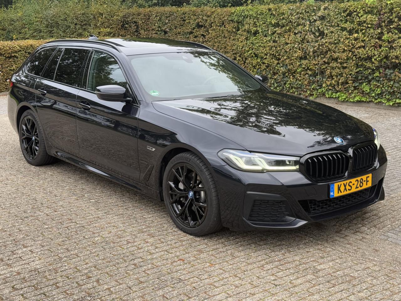 BMW 5-serie Touring - M Sport | BTW | Trekhaak | Laser | Panoramadak | HUD