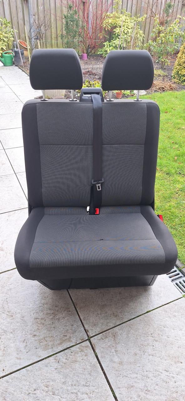 Tweezitsbank, bijrijdersbank T5/T6