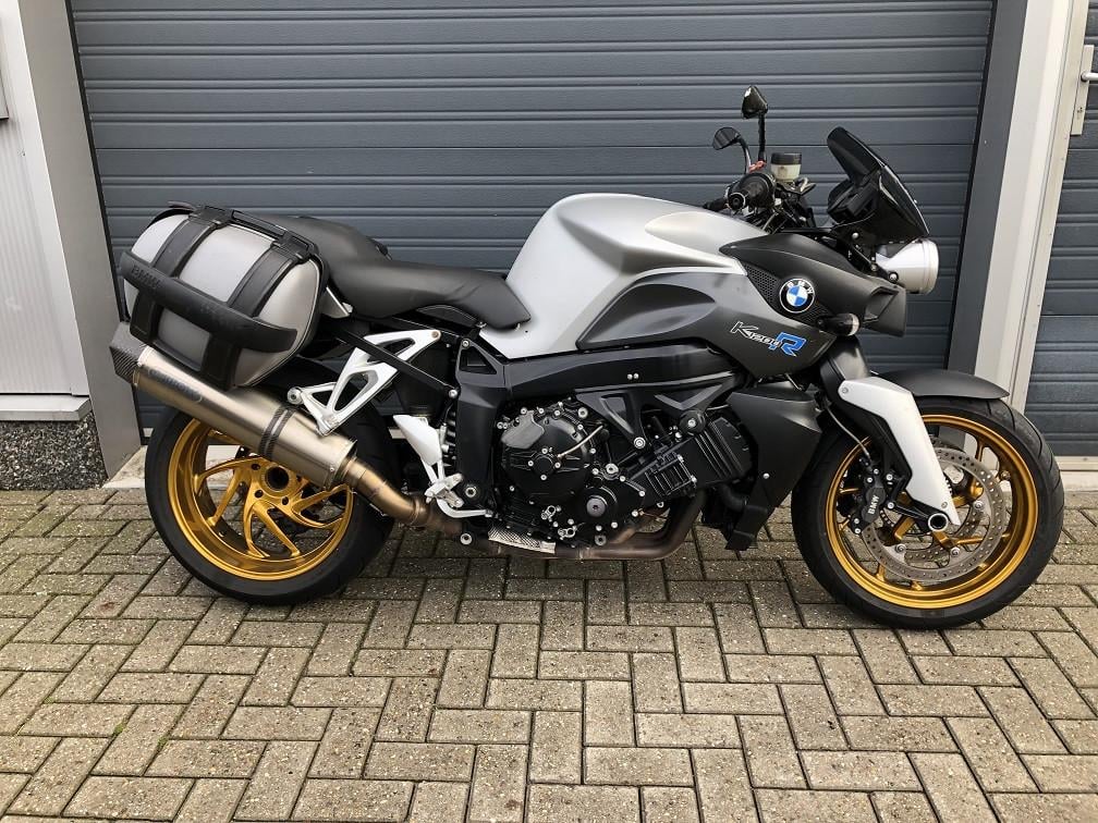 BMW K1200R uit 2006 met 44 dkm, sportdemper, kofferset, rijklaar €3795,-