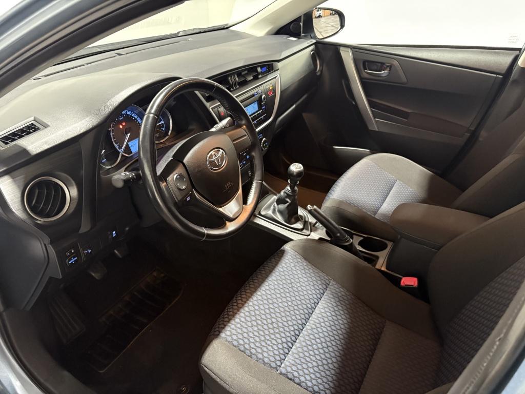 Toyota Auris 1.6 now | lage km-stand |