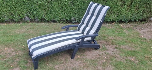 Hartman ligbed grijs met z.g.a.n kussen