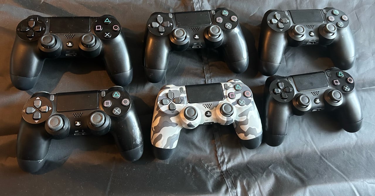 Diverse Dualshock Ps4 controllers te koop.