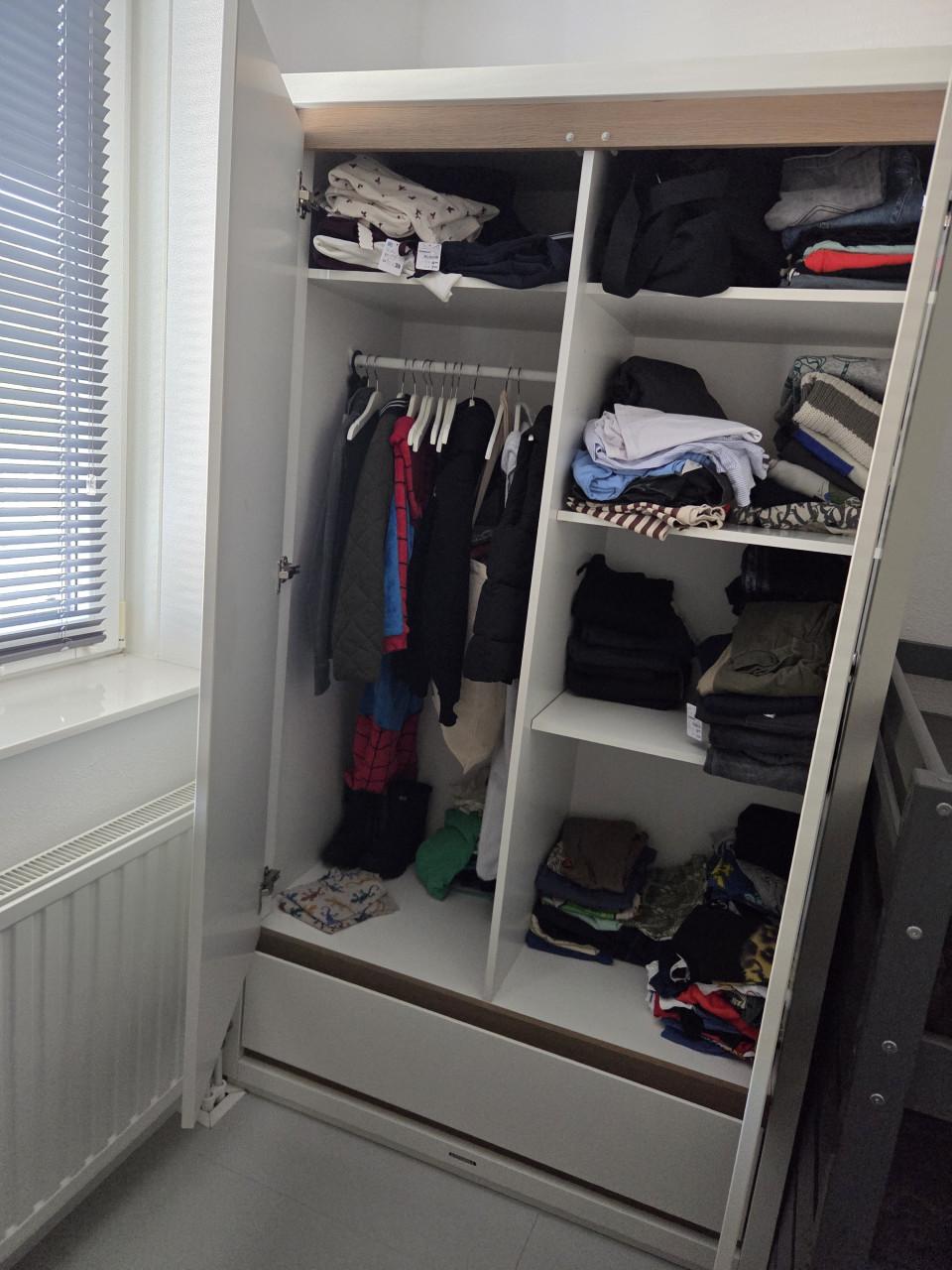 Kidsmill Studio kledingkast + commode wit/walnoot