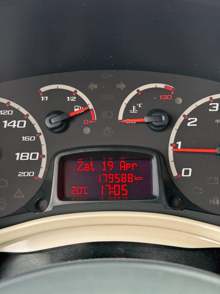 Ford KA 1.2 - titanium - airco