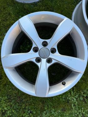17’ lichtmetalen Audi velgen (A1)