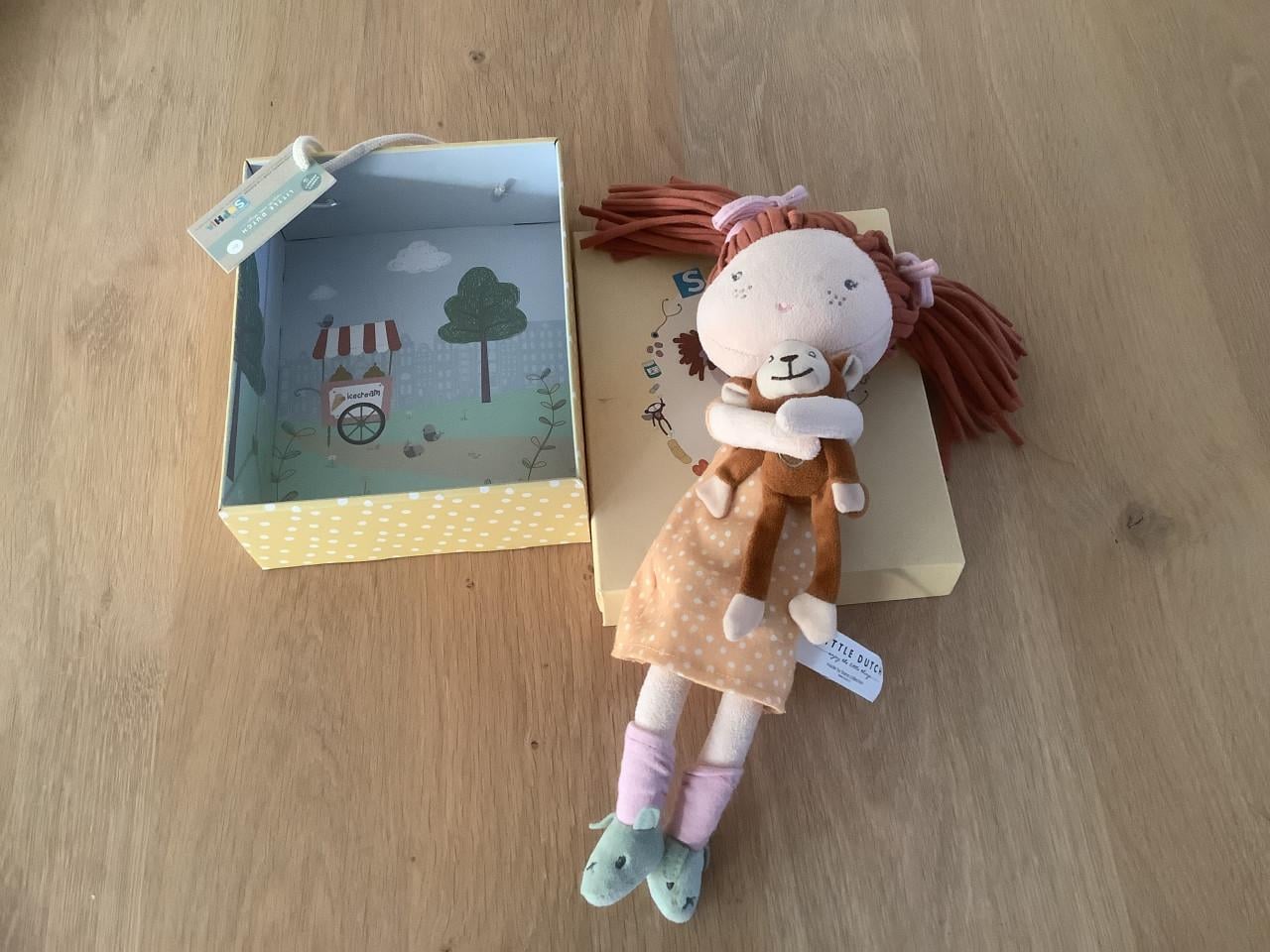 Little Dutch Pop Sophia met Aapje in de originele doos