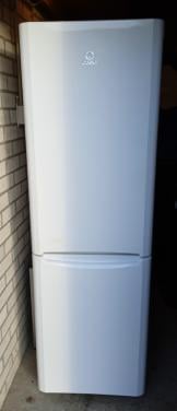 Mooie grote Indesit koelvries-combinatie