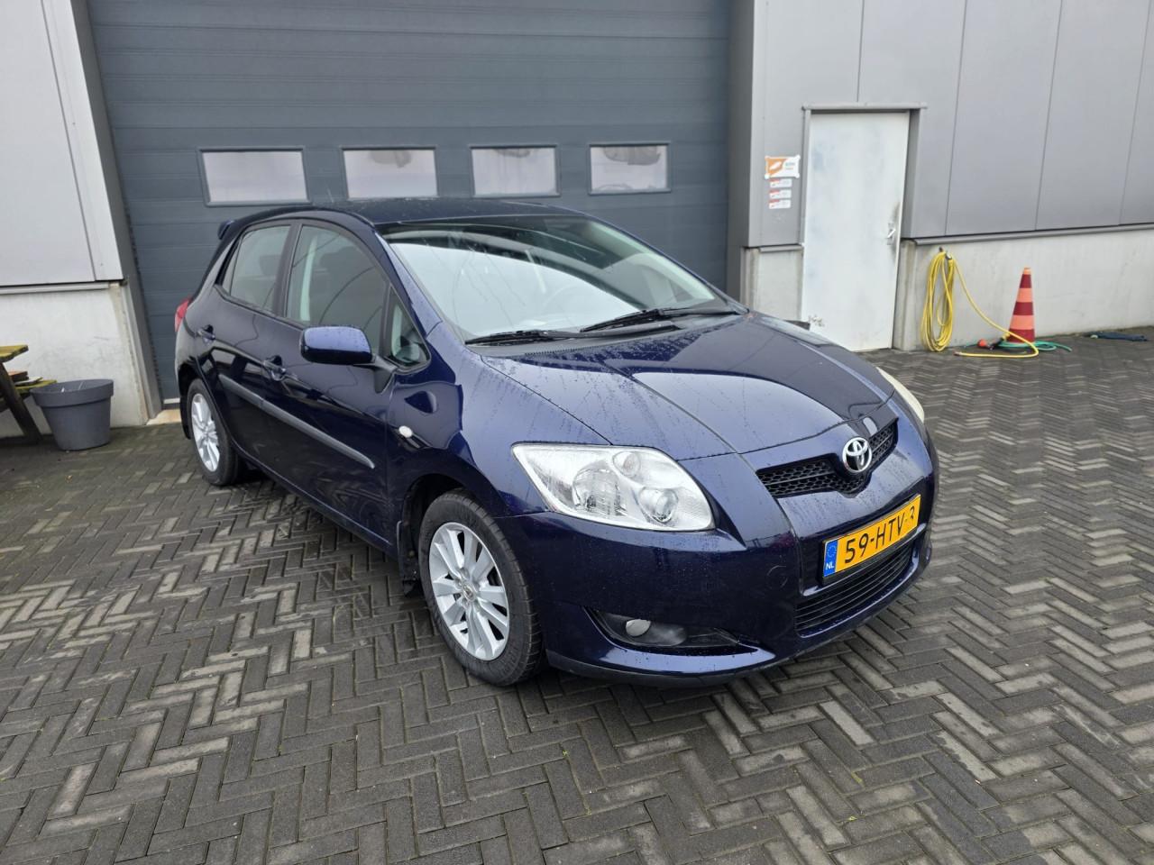 TE KOOP TOYOTA AURIS 1.6 16V SOL MET TREKHAAK